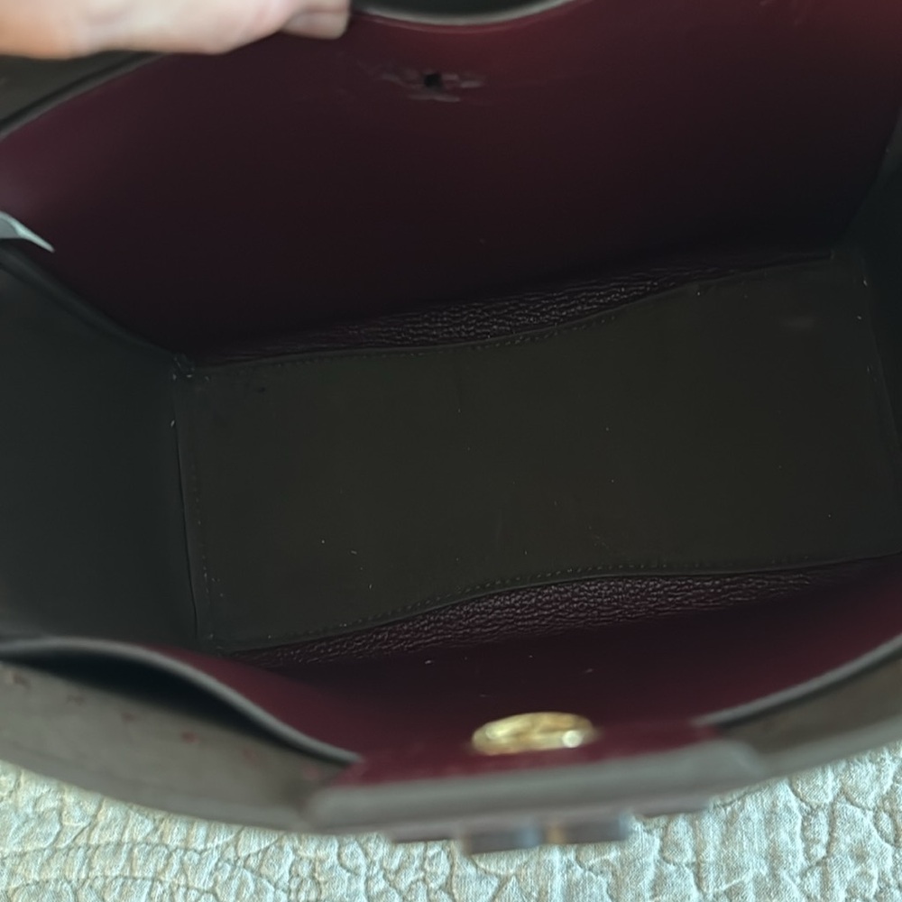 TORY BURCH McGraw Bucket Bag and matching McGraw Bi-Fold Wallet, burgundy/maroon - Picture 4 of 10